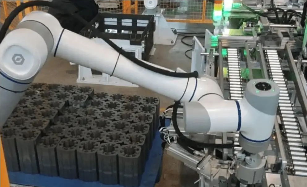 協(xié)作機(jī)器人上下料8.png 協(xié)作機(jī)器人上下料8.png